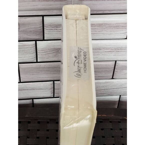 Mary Poppins VHS sealed #A68 - Picture 4 of 5